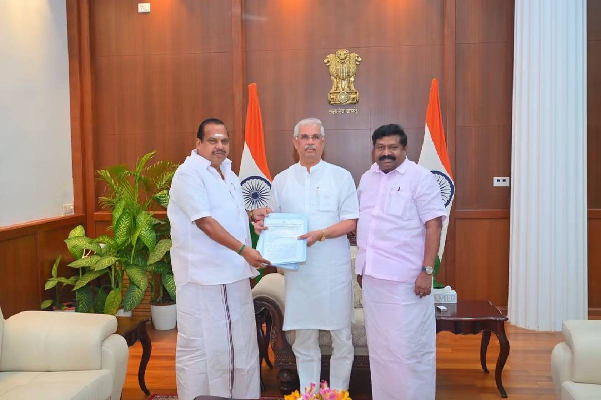 அமைச்சரவை கூட்டத்தில் 2 தனிநபர்கள் - ஆளுநரிடம் முறையிட்ட திமுக, அதிமுக, பாஜக | Dmk Admk Bjp Met Governor Regard John Arokiyasamy அமைச்சரவை கூட்டத்தில் 2 தனிநபர்கள் - ஆளுநரிடம் முறையிட்ட திமுக, அதிமுக, பாஜக | Dmk Admk Bjp Met Governor Regard John Arokiyasamy