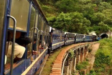 தகாத உறவு: 3 வயது மகளைக் கொன்று ஓடும் ரயிலிலிருந்து தூக்கி வீசிய தாய்!