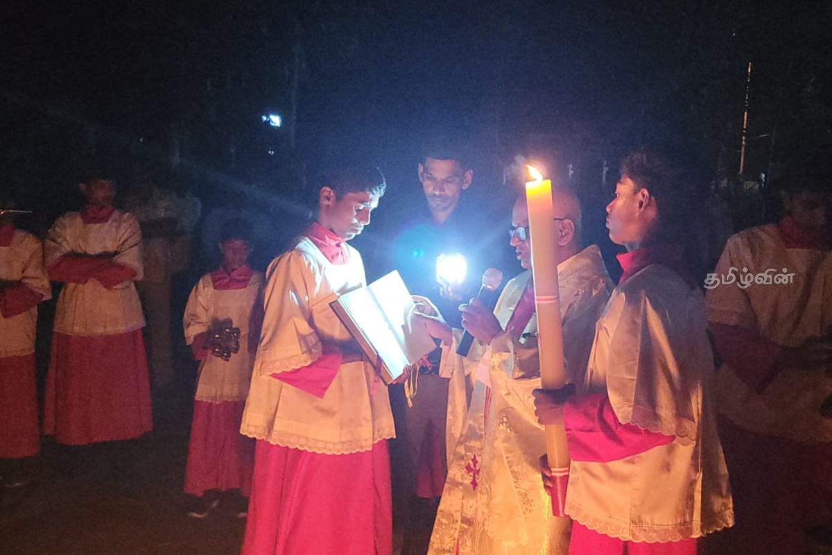கிளிநொச்சி புனித திரேசாள் தேவாலயத்தில் இடம்பெற்ற உயிர்த்த ஞாயிறு நள்ளிரவு ஆராதனை | Easter Sunday At St Theresa Church Kilinochchi