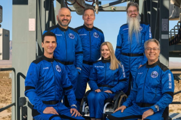 முதல் முறையாக மாற்றுத்திறனாளி பெண் விண்வெளிக்கு சென்று சாதனை | German Women 1St Handicap Person Visit Space