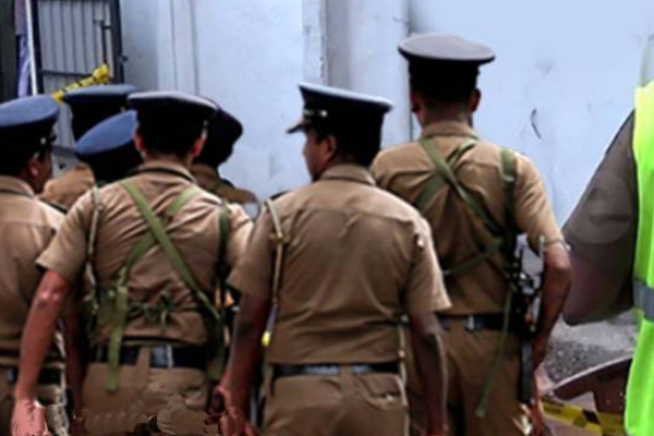 யாழில் வீடு புகுந்து வன்முறை சம்பவம்: கும்பலை சேர்ந்த இருவர் சிக்கினர்! | Jaffna Sandilipay Bike Set Fire 2 Suspects Arrest