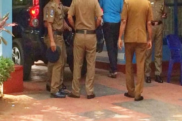 நான்கு கலால் அதிகாரிகள் உட்பட 08 சந்தேக நபர்கள் அதிரடி கைது! சிக்கிய மர்மம்