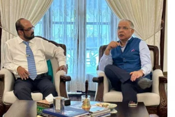 ඉන්ධන මිල අඩු වෙයිද..? බලශක්ති ඇමති හදිසියේම හමුවූ කෙනා..