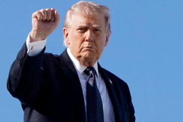 "ඔවුන්ට කතා කිරීමට ඕනේ කිව්වා - මම කිව්වා "ප්‍රමාද වැඩියි!" ට්‍රම්ප්ගෙන් සටහනක්