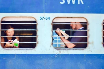 ரயிலில் இருந்து பயணி வீசிய தண்ணீர் போத்தலால் உயிரிழந்த சிறுவன்