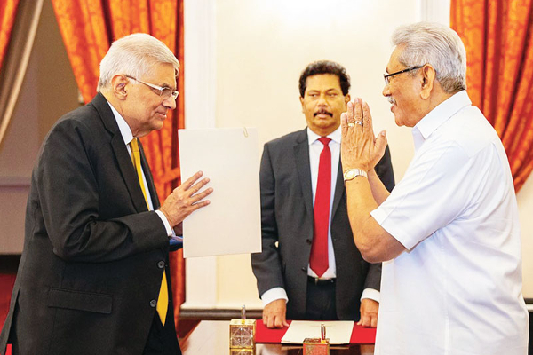 வெறுக்கப்பட்ட கோட்டாபய - சாதுரியமாக காத்திருந்து பாய்ந்த ரணில்; இரத்தக் களத்தில் பயணம்! - ஐபிசி தமிழ்