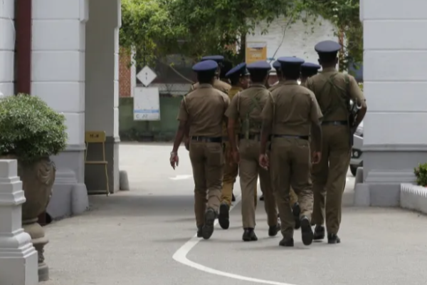 வலயக் கல்விப் பணிப்பாளருடன் சிக்கிய ஆசிரிய ஆலோசகர்; செய்த முகம் சுழிக்க வைக்கும் செயல்! | Education Director And Teacher Advisor Arrested