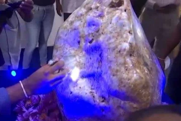 உலகின் மிகப்பெரிய நீல மாணிக்கக்கல் - இலங்கை கொண்டுவரப்பட்டதன் பின்னணி