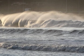 நாட்டை சூழவுள்ள கடற்பரப்பு கொந்தளிப்பாக காணப்படும் - அலைகள் சுமார் 2 மீற்றர் உயரம் மேலெழும்பும் சாத்தியம்