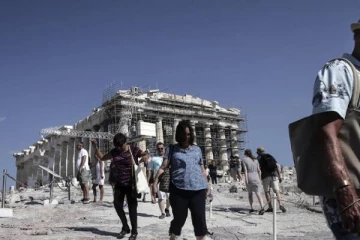 தடுப்பூசி பெற்றுக்கொண்ட சுற்றுலா பயணிகள் வரலாம்: அனுமதியளித்த நாடு!