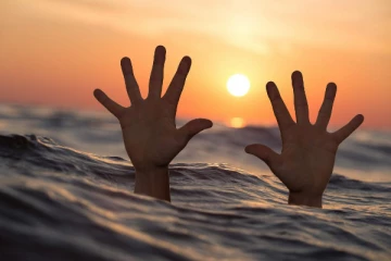 அமெரிக்காவிற்கு படிக்கச் சென்ற இரண்டு இந்திய மாணவர்கள்., ஏரியில் சடலமாக மீட்கப்பட்ட சோகம்