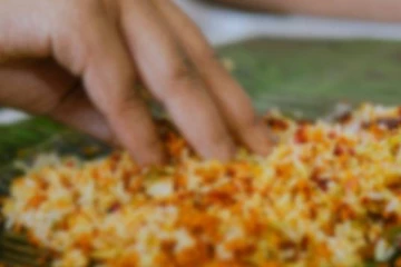 கொரோனா தொற்றாளர்களுக்கு வழங்கப்படும் உணவில் புழுக்கள்