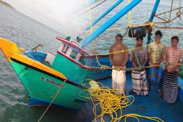 சட்டவிரோதமாக கடற்றொழிலில் ஈடுபட்ட இந்திய கடற்றொழிலாளர்கள் கைது