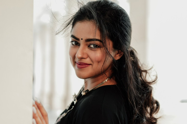 ரொம்ப பெரிய மனசு.. சிம்பு பட ஹீரோயினை பாராட்டி தள்ளும் நெட்டிசன்கள் | Siddhi Idnani Spend Time With Specially Abled Kids