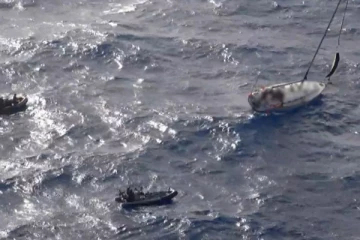 நடுக்கடலில் கப்பலை மடக்கிய அதிகாரிகள்: சிக்கிய பெரும் தொகை மதிப்பிலான போதைப்பொருள்