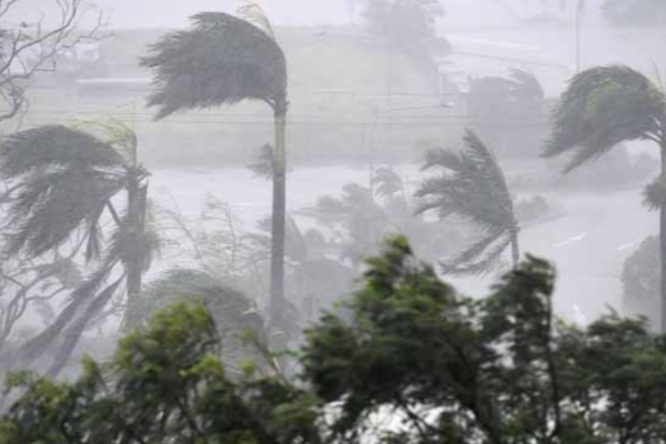 வானிலையில் ஏற்பட்டுள்ள திடீர் மாற்றம்:இலங்கைக்குள் நுழைந்துள்ள தாழமுக்கம் (video) | Red Alert Heavy Rain Wind Warning Issued Sri Lanka