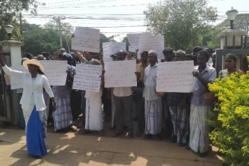 கிளிநொச்சியில் விவசாயிகள் போராட்டம்