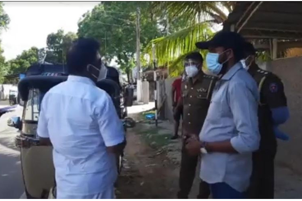 சிவாஜியைக் கைது செய்ய முற்பட்ட பொலிஸார்! | Police Attempt To Arrest Shivaji சிவாஜியைக் கைது செய்ய முற்பட்ட பொலிஸார்! | Police Attempt To Arrest Shivaji