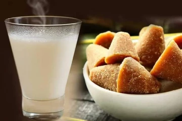 பாலில் சர்க்கரை/வெல்லம் கலந்து குடித்தால் என்ன நடக்கும் தெரியுமா? மருத்துவர் கூறும் உண்மைகள்