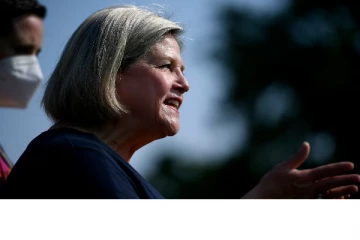 ஹேமில்டன் மேயர் ஆண்ட்ரியா ஹோர்வத் சீரற்ற காலநிலையினால் விழுந்து காயம்