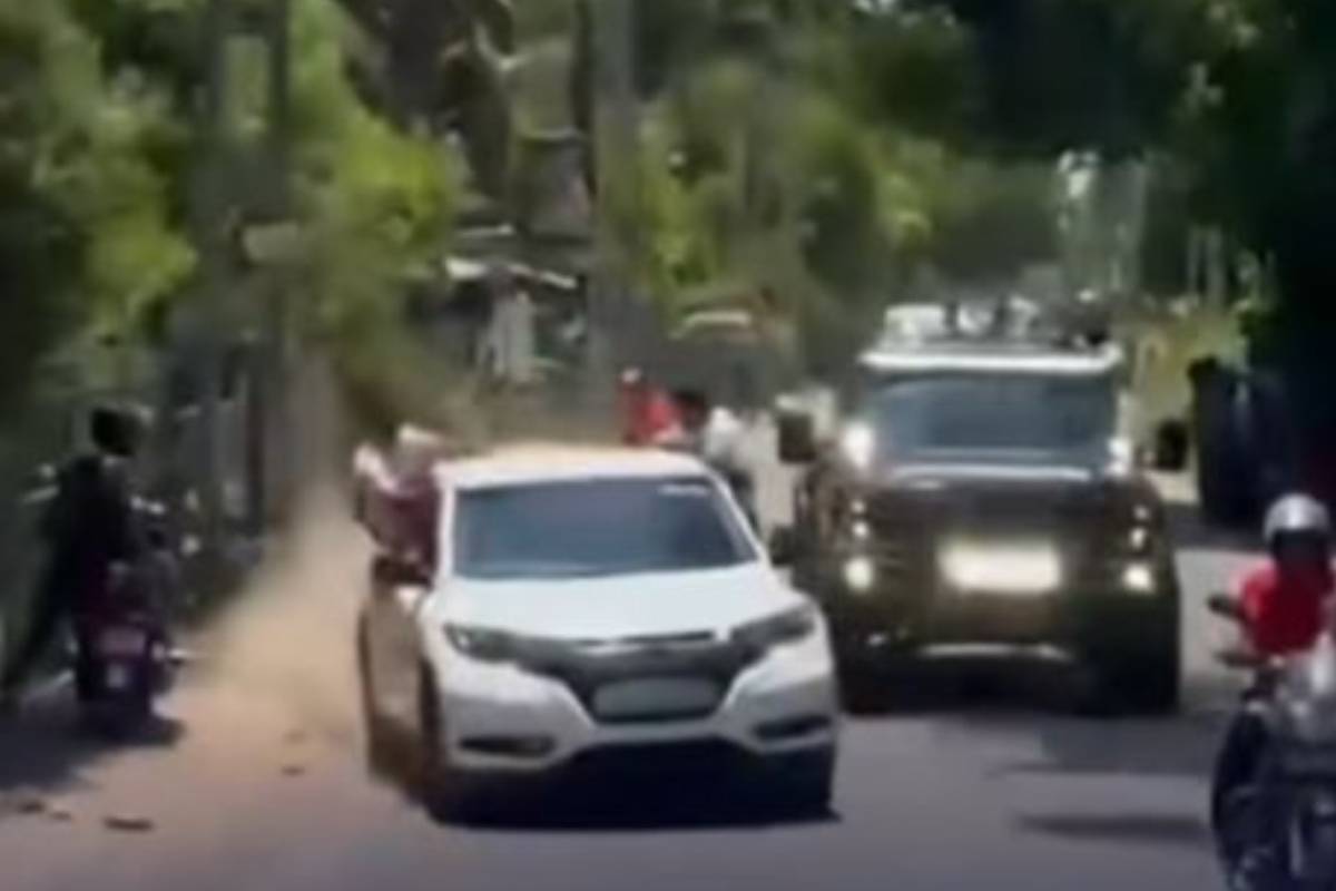 அபாயகரமாக வாகனம் ஓட்டிய சாரதி ; பொலிஸாரின் அதிரடி நடவடிக்கை | Dangerously Video Released Police Swift Action