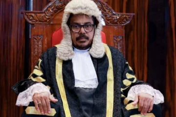 சபாநாயகருக்கு எதிராக நம்பிக்கையில்லா பிரேரணை; பதவி பறிபோகுமா?