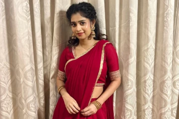 சிவப்பு நிற உடையில் பிக் பாஸ் ஜனனி போட்டோஷூட்.. நீங்களே பாருங்க