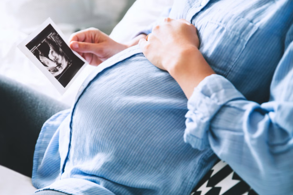 பிரசவ வலிக்கு முன் ஏற்படும் வலிகள்... கவனம் செலுத்த வற்புறுத்தும் மருத்துவ ஆய்வாளர் | Pregnant Pain Pregnancy Symptoms Tylenol