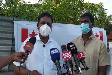 நாட்டு மக்களை படுகுழியில் தள்ளுகின்ற வேலையை மேற்கொள்ளும் அரசாங்கம்   - சிவஞானம் சிறிதரன்