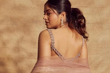 அழகிய உடையில் நடிகை சித்தி இத்னானி கியூட் போட்டோஷூட்