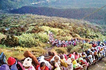 සිරිපා කරුණාකරන්න ගිය කාන්තාවක් හදිසියේ මිය යයි..