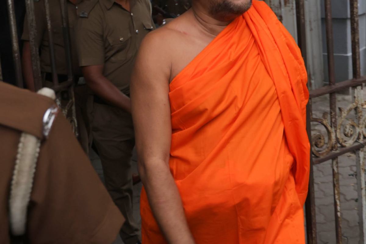 உதய கம்மன்பிலவிற்கு எதிராக சிஐடியில் முறைப்பாடு : விடுக்கப்பட்டுள்ள எச்சரிக்கை | Complaint With Cid Against Udaya Gammanpila Speech உதய கம்மன்பிலவிற்கு எதிராக சிஐடியில் முறைப்பாடு : விடுக்கப்பட்டுள்ள எச்சரிக்கை | Complaint With Cid Against Udaya Gammanpila Speech