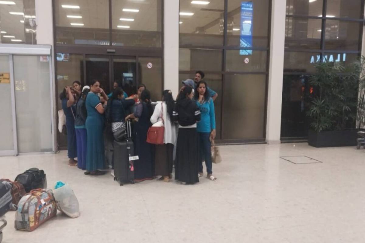 குவைத்திலிருந்து நாடு கடத்தப்பட்ட 20 இலங்கையர்கள் | 20 Sri Lankans Deported From Kuwait குவைத்திலிருந்து நாடு கடத்தப்பட்ட 20 இலங்கையர்கள் | 20 Sri Lankans Deported From Kuwait