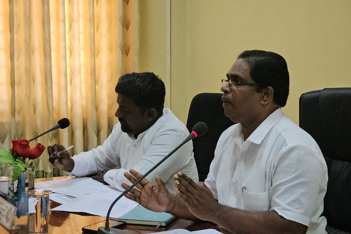 வெடிவிழும் என மிரட்டடிய அர்ச்சுனா எம்பி! மானிப்பாய் தவிசாளரின் கருத்தால் சபையில் அமளி துமளி | Mp Archchuna Threatens Govt Officials