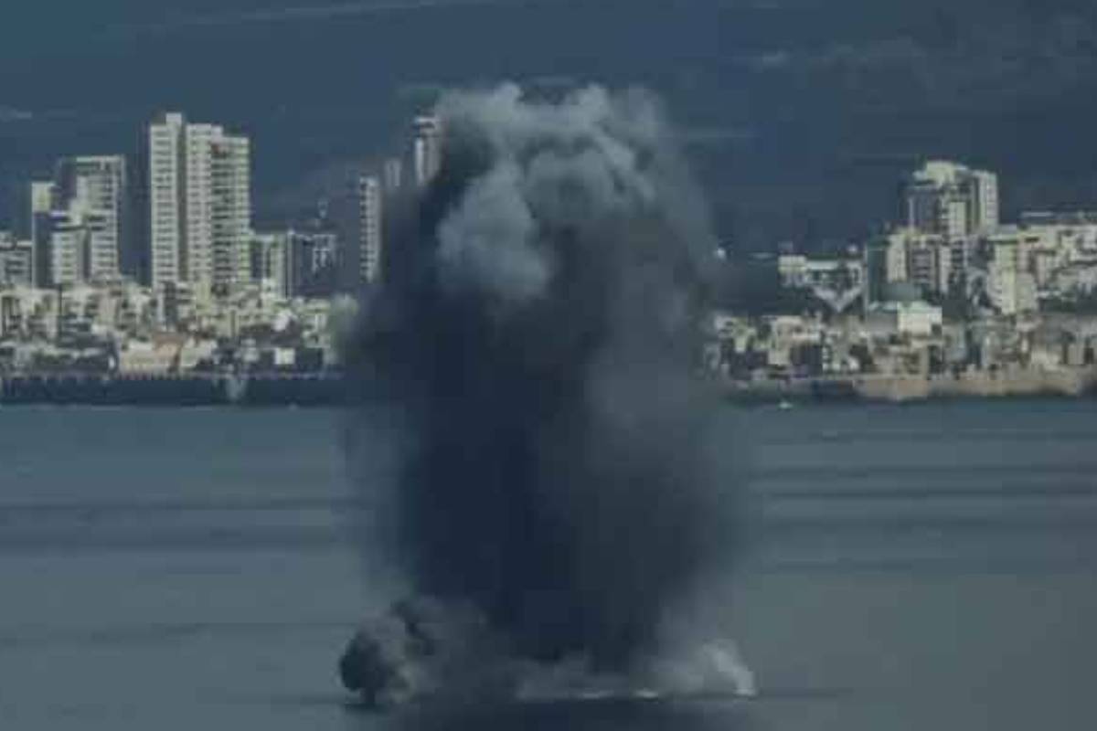 சற்றுமுன்னர் ஓமான் துறைமுகத்தை குறிவைத்து ட்ரோன் தாக்குதல்! வெடித்து சிதறிய எண்ணெய் டேங்கர் | Oil Tanker Was Also Attacked Off The Coast Of Oman