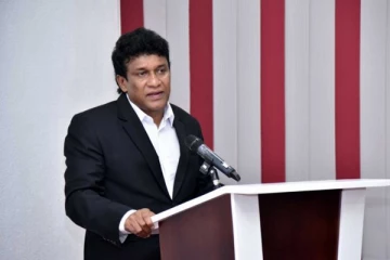 ஒரு ஆளுக்கு ஒரு சட்டம்! மனோ கணேசன் ஆதங்கம்