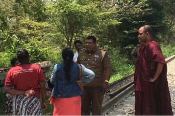 வவுனியாவில் புகையிரதப் பாதை அமைக்கும் நடவடிக்கைக்கு கிராம மக்கள் எதிர்ப்பு (Photos)