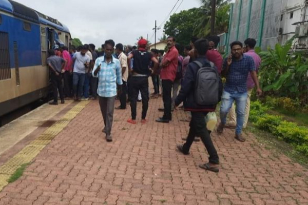 யாழ் ரயில் மோதி இளைஞனுக்கு நேர்ந்த துயரம் | Accident Train Jaffna