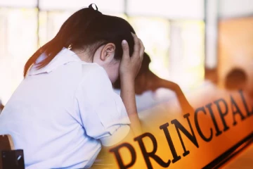 யாழில் மாணவர்களை வெயிலில் நிறுத்தி வைத்த அதிபர்: எழுந்துள்ள குற்றச்சாட்டு