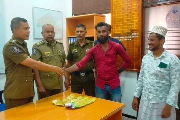 வீதியில் கண்டெடுக்கப்பட்ட 5 இலட்சம் ரூபா; இளைஞர் செய்த செயல்!