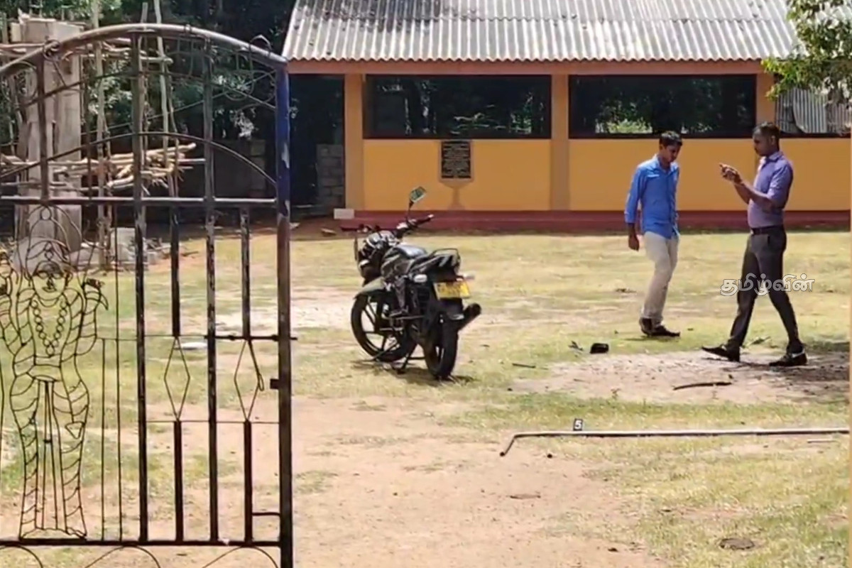 வலுக்கட்டாயமாக பூஜை செய்ய முற்பட்ட கும்பலை தடுத்த தாய் - மகனுக்கு நேர்ந்த கொடூரம் | Young Man Was Murdered In Omanthai Area வலுக்கட்டாயமாக பூஜை செய்ய முற்பட்ட கும்பலை தடுத்த தாய் - மகனுக்கு நேர்ந்த கொடூரம் | Young Man Was Murdered In Omanthai Area