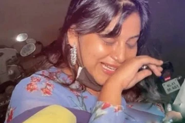 அறையில் பூட்டி வைத்து கேவலமாக நடந்து கொண்ட சிம்கார்ட் ஊழியர்கள்.. பிரபல நடிகை செய்த செயல்..