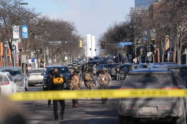 அமெரிக்க பிரஜை மீது துப்பாக்கிச் சூடு ; நகர முதல்வர், ஆளுநர் மீது ட்ரம்ப் குற்றச்சாட்டு | Shooting American Citizen Trump Accuses City Mayor