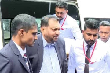 හිටපු නාවික හමුදාපති අල්ලස් කොමිසමෙන් කොටු කරගනී -උසාවියටත් රැගෙන එයි