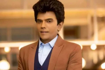 அட லெஜண்ட் சரவணனா இது, புதிய லுக்கில் ஆளே அடையாளம் தெரியலையே?- இவரா இது, போட்டோ பாருங்க