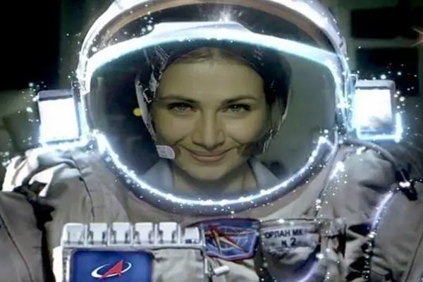 உலக வரலாற்றிலேயே முதன்முறையாக விண்வெளியில் படப்பிடிப்பு நடத்தி சாதித்த ரஷ்யக் குழு | World Success Movie Space