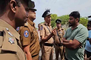 யாழ்ப்பாணத்தில் வெடித்த போராட்டம் ; வழிமறிக்கபட்ட வாகனங்கள், நடுவீதியில் வாக்குவாதம்