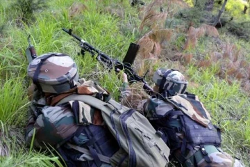 தீவிரவாதிகள் தாக்குதல் ;  ராணுவ அதிகாரி உட்பட 5   வீரர்கள் உயிரிழப்பு