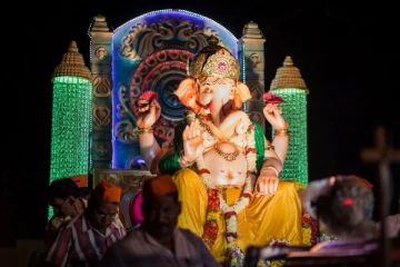 விநாயகரை இப்படி வழிபட்டு பாருங்க - குபேரன் போல செல்வம் கொட்டும்!