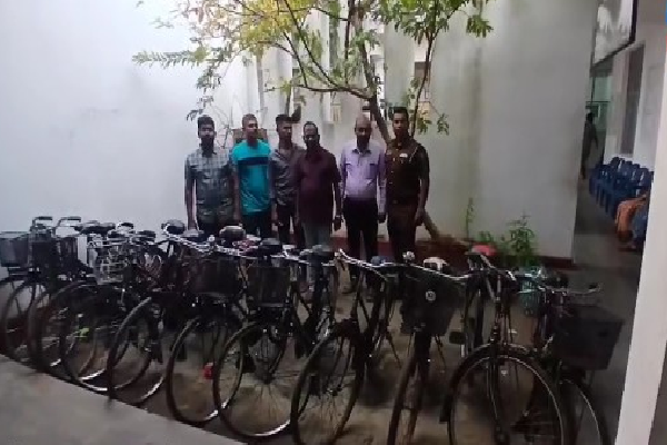 யாழில் அடுத்தடுத்து சிக்கிய நபர்கள் ; நீண்டகாலமாக நடந்த விடயம் அம்பலம் | People Who Were Caught One After Another In Jaffna